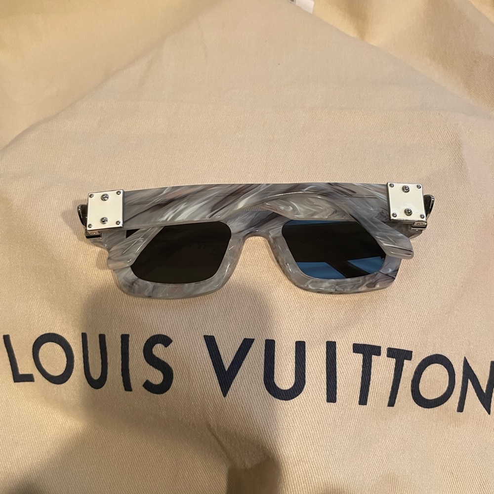 Luis Vuitton “Charleston” Mens Mirrored Sunglasses - Picture 12 of 14